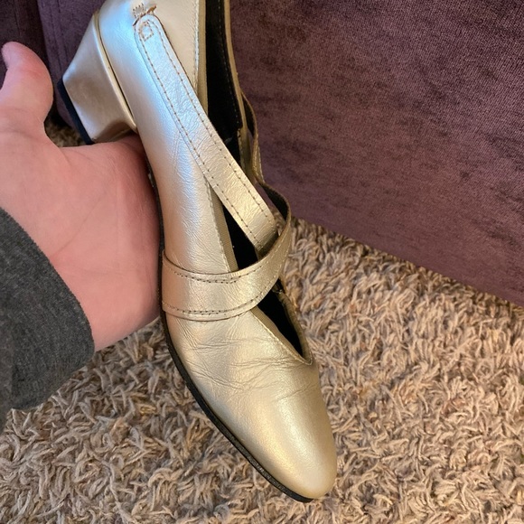 Tic tac toes/gently used/size 7/narrow/champagne colored - Picture 7 of 10